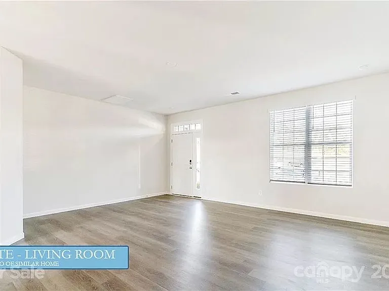 1029 Beatty Woods Dr — Photo 3