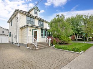 184 Prospect St, Farmingdale, NY 11735