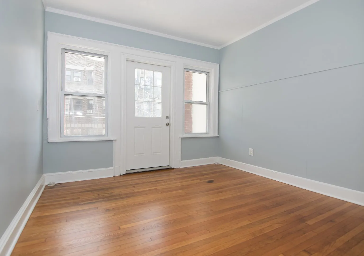 Large 4 bed in Allston — Photo 4