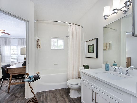 5th image of 11900 Valencia Gardens Ave #17-108