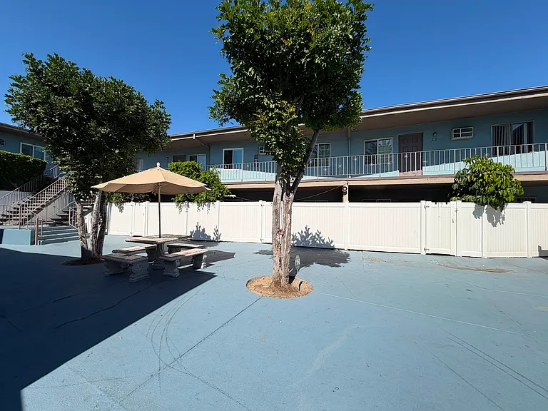 14931 Roscoe Blvd — Photo 6