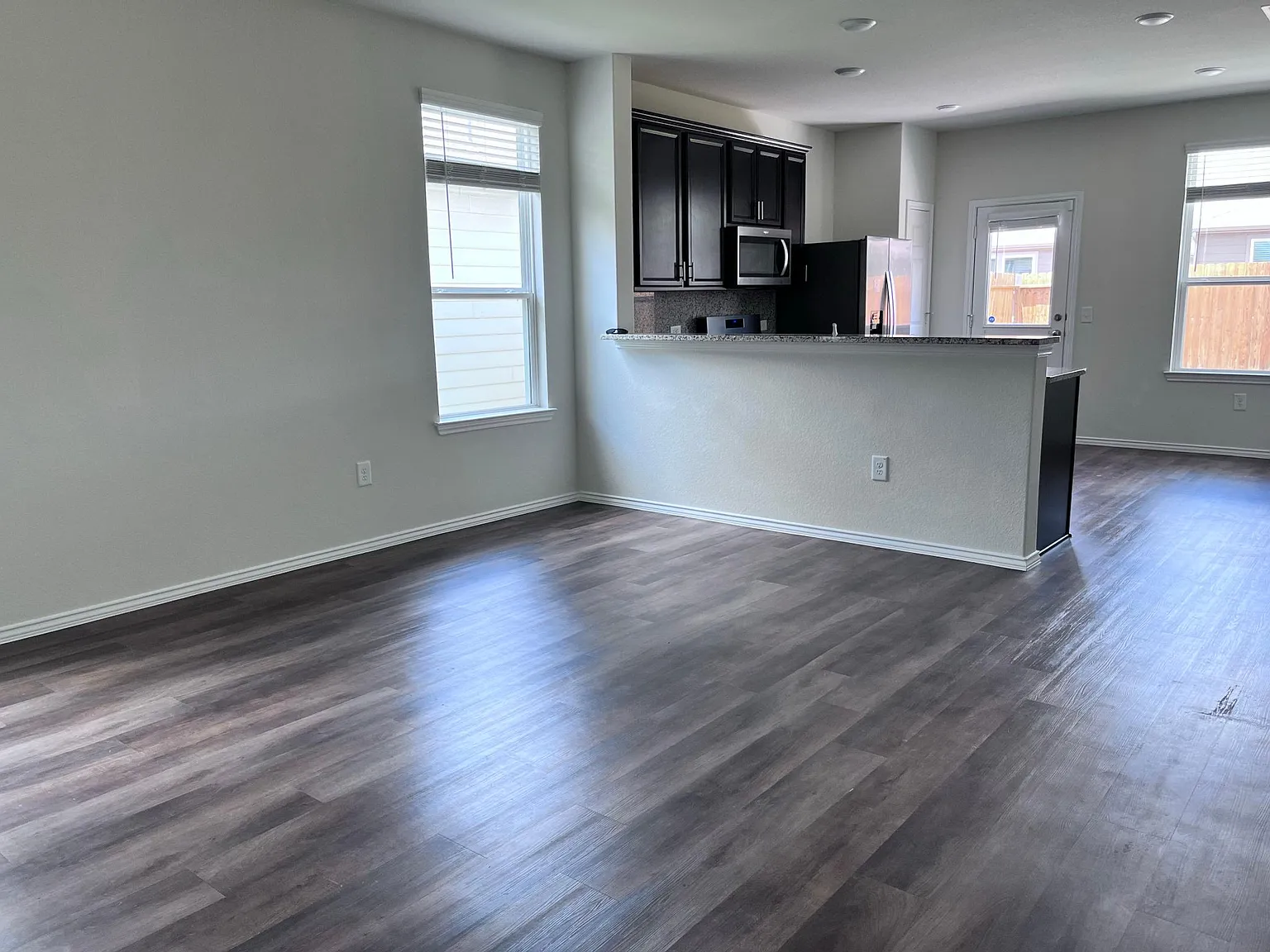 3 bed, 1208 sqft, $2,149 — Photo 4