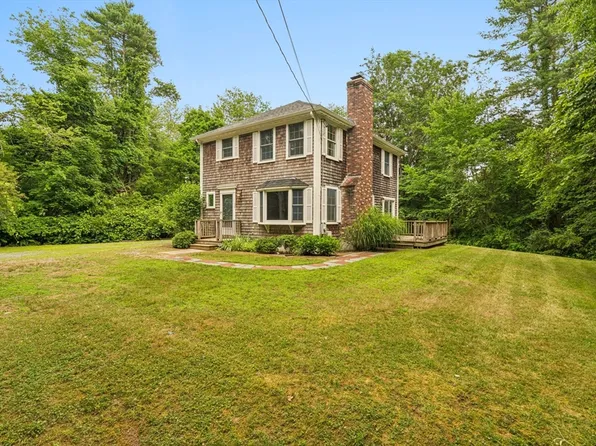 26 Foster St, Mattapoisett, MA 02739