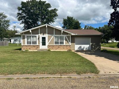 106 E Sycamore Dr, Lewistown, IL, 61542