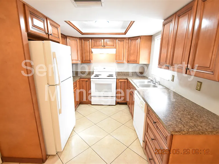 10816 Piccadilly Rd — Photo 22