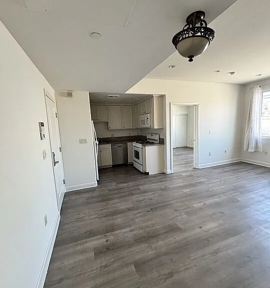 1412 S Sherbourne Dr #204 — Photo 2