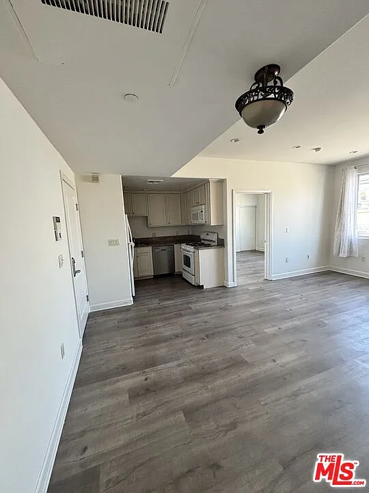 Building Photo - 1412 S Sherbourne Dr #204