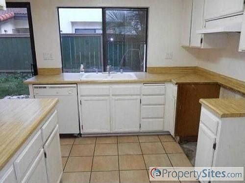 3rd image of 1651 S Juniper St Unit 51