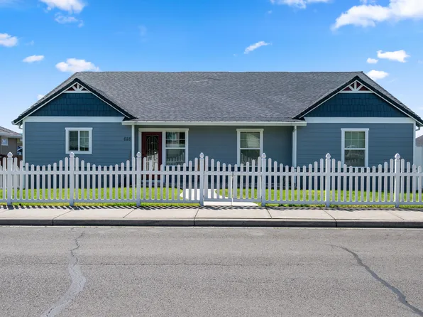 628 Barton Rd, Eagle Point, OR 97524