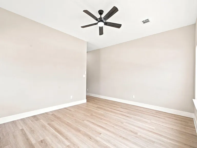 2610 Liguria Ln — Photo 16