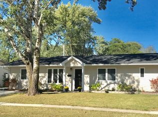 118 Crestwood Dr, Streamwood, IL