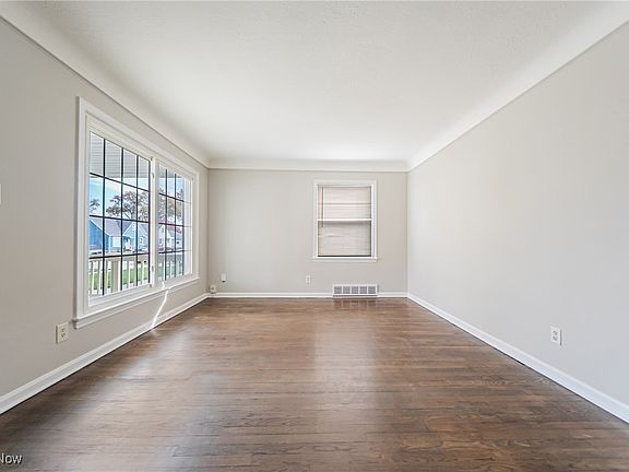 4th image of 1207 Parkleigh Dr