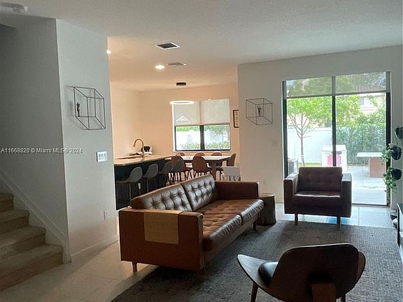 4th image of 244 NW 36th Ave #244