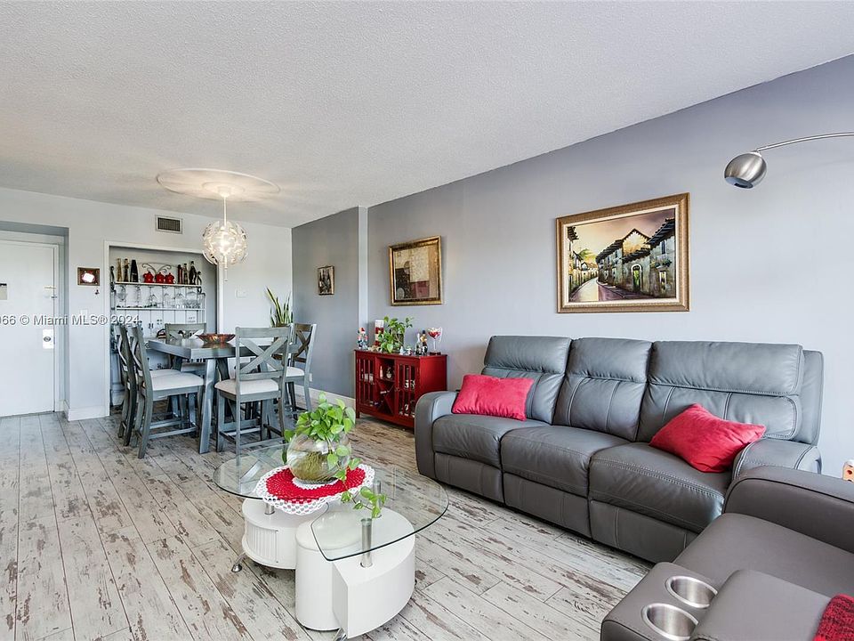 1st image of 4400 Hillcrest Dr APT 418B