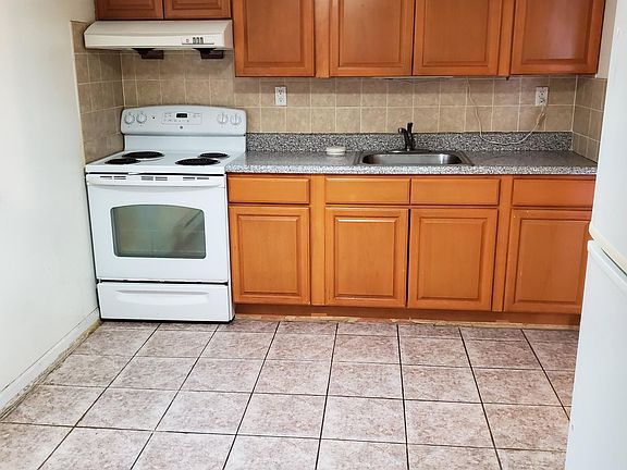 2nd image of 1659 Bell Blvd