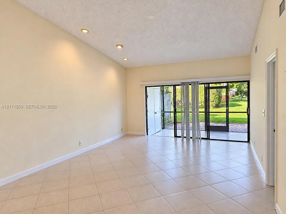 5037 E Lakes Dr #5037