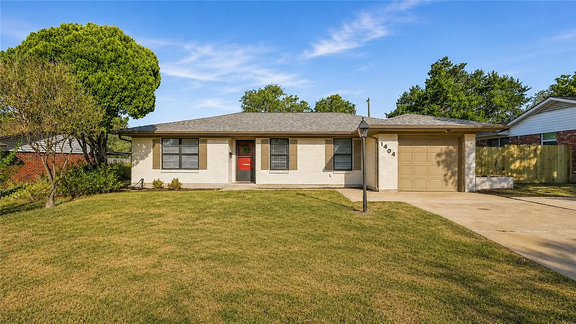 3 bed, 1704 sqft, $2,200 — Photo 1