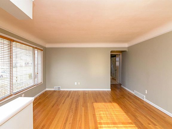 2nd image of 6402 Golfview St