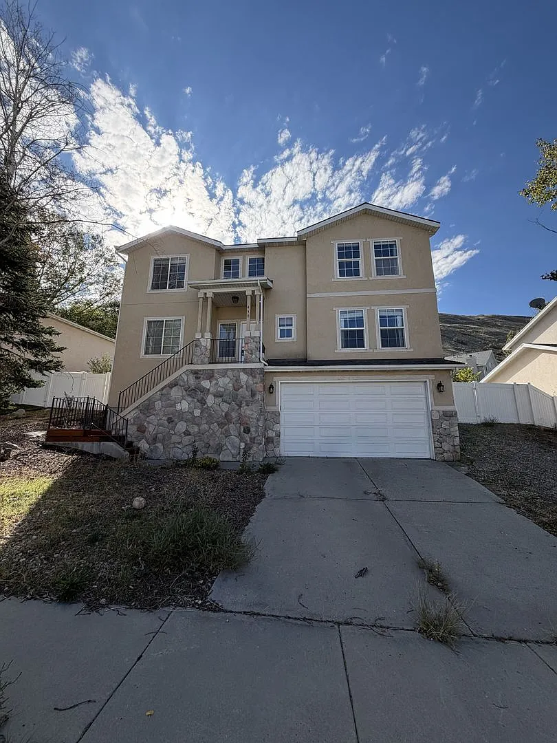 Spacious 3-Bedroom Draper Home with Fenced Yard & 2-Car Garage — Photo 1