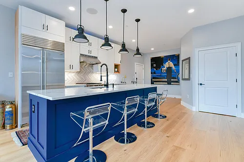 170 W Broadway #204 Photo 1