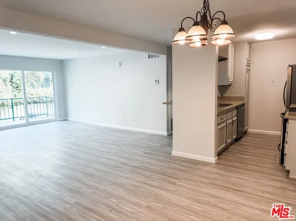 5460 White Oak Ave Unit F106, Encino, CA 91316