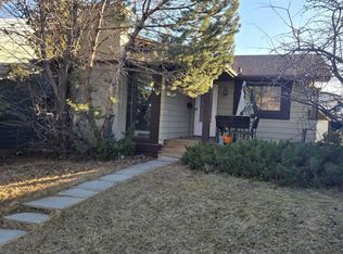 24 Bermuda Rd NW, Calgary, AB T3K1G6