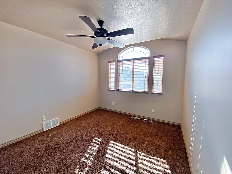 2410 E View Dr — Photo 25