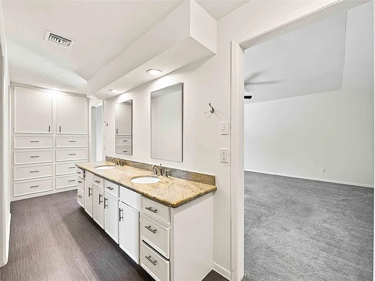 6215 Queensloch Dr — Photo 21