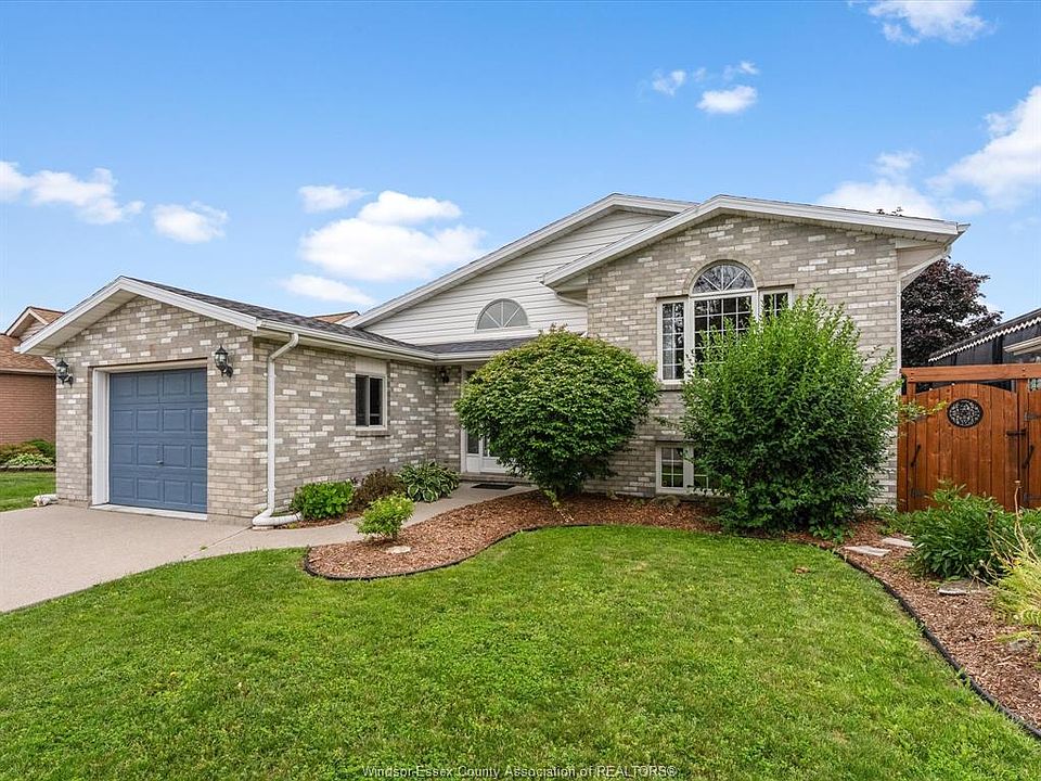 1st image of 1553 Blairwood Cres