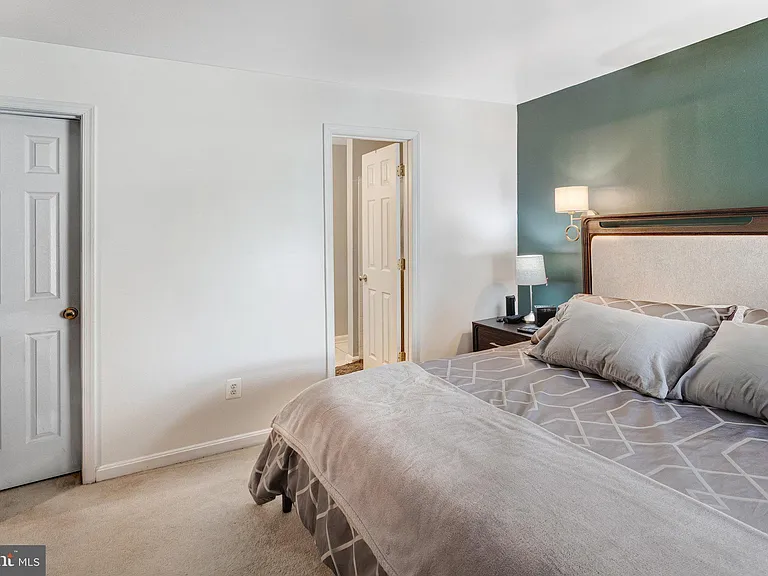 12703 Gartney Ln — Photo 18