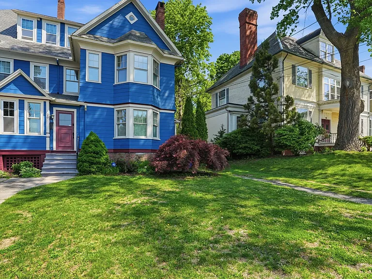 28 Alumni Ave — Photo 35