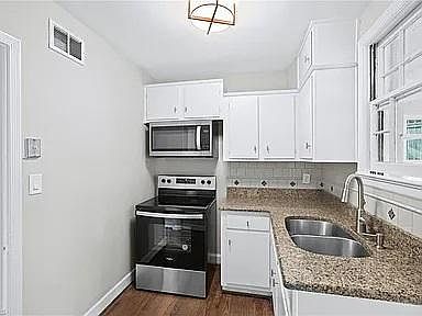 4th image of 1409 Chelsea St