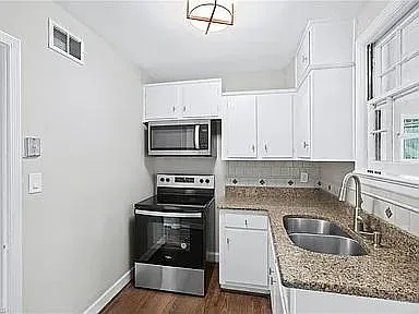 1409 Chelsea St — Photo 4