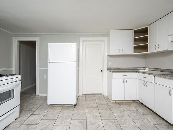 3rd image of 51 Lansing St Unit 2