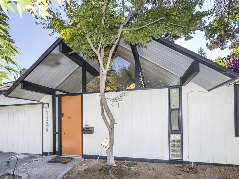 1134 Harker Ave — Photo 2