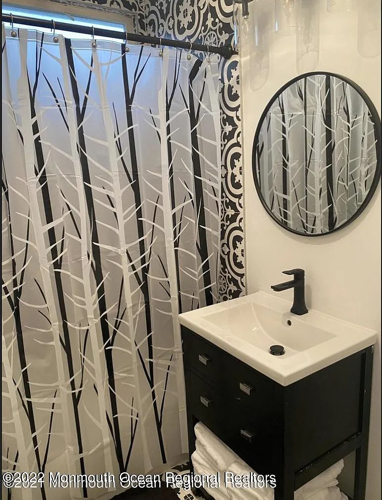 3 bed, 2565 sqft, $2,300 — Photo 4