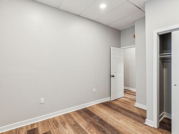 5th image of 2553 E Somerset St #1R