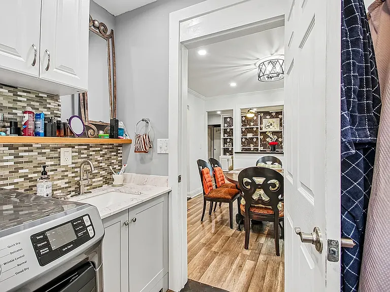 312 Howland Ave — Photo 14
