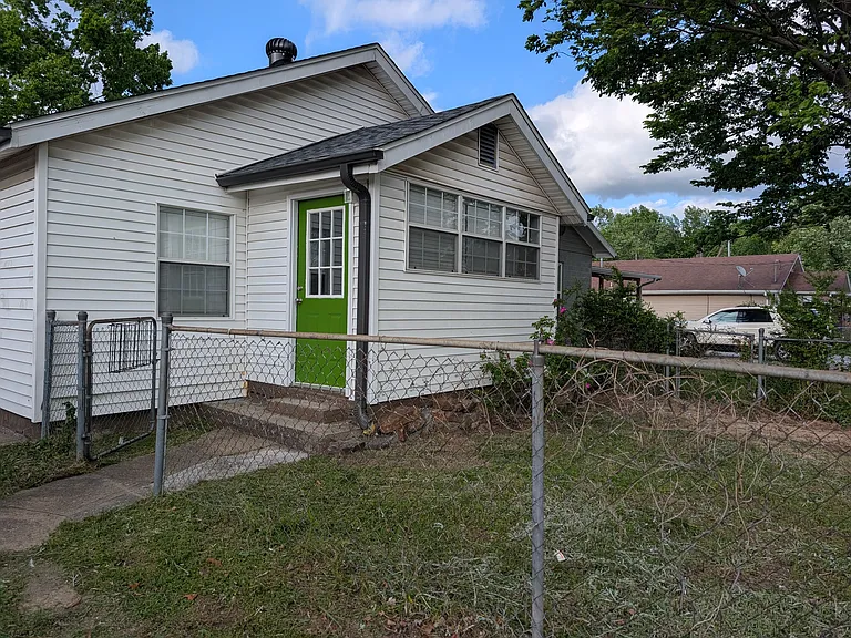 1318 W Huntsville Ave — Photo 3