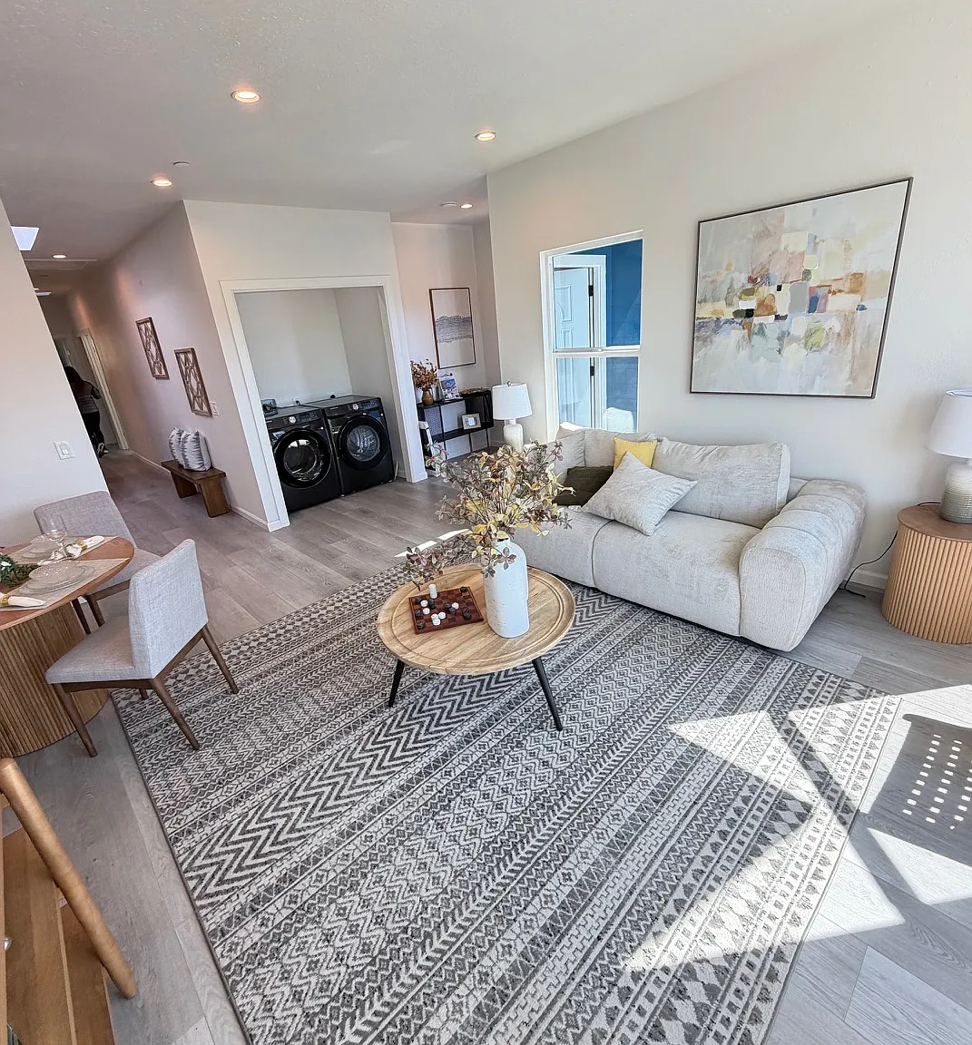 3 bed, 1100 sqft, $3,500 — Photo 3