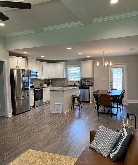 614 Broderick Cir — Photo 5