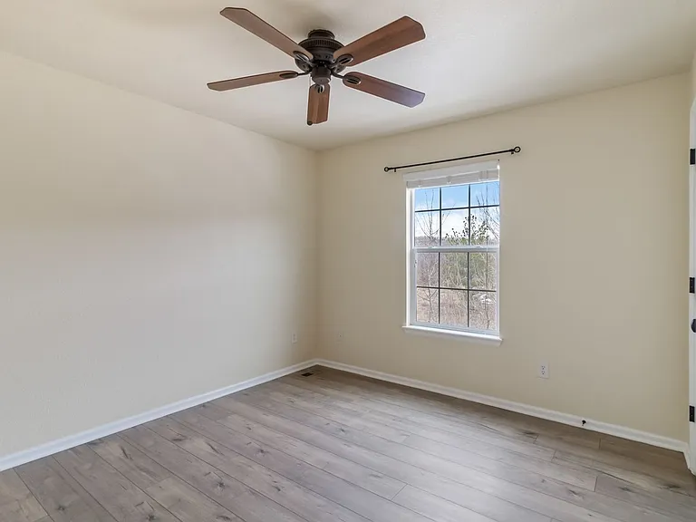 727 Crooked Y Point — Photo 14
