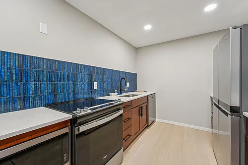 Oaks Lincoln Townhomes Photo 1