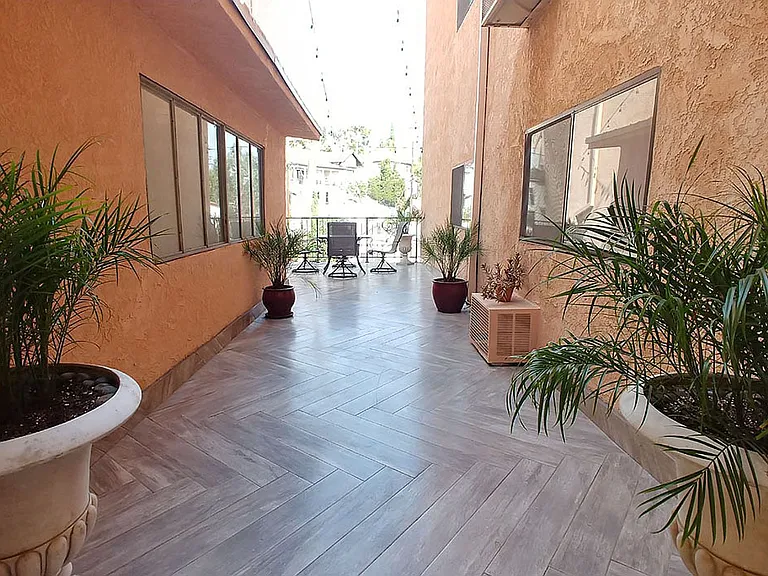 Five Star Suites — Photo 7
