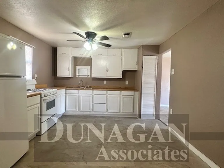 1701 Hill St — Photo 3