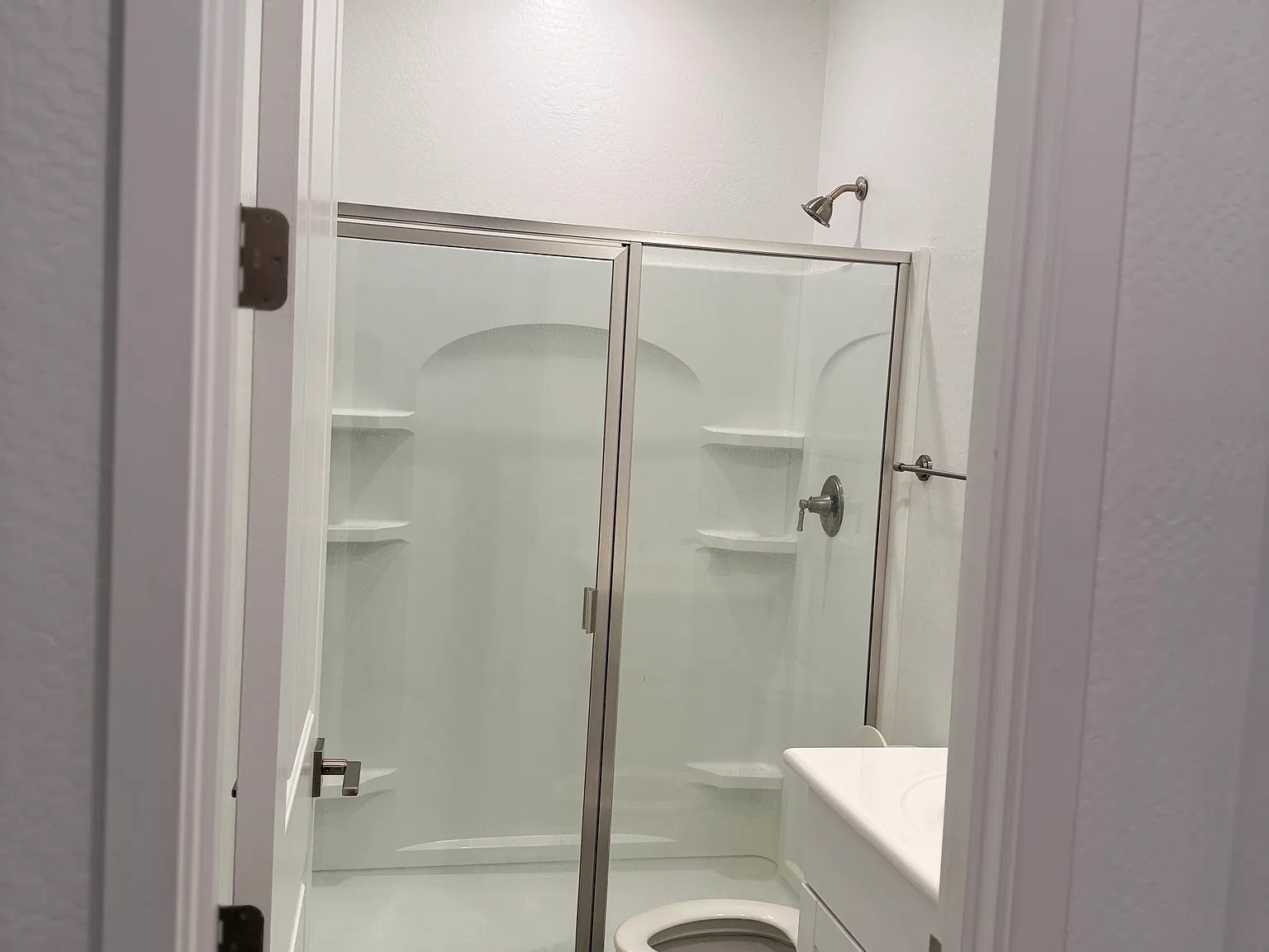 5 bed, 2552 sqft, $2,400 — Photo 1