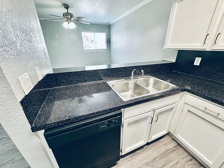 Awesome open Studio Apartments Close to Downtown — Photo 54