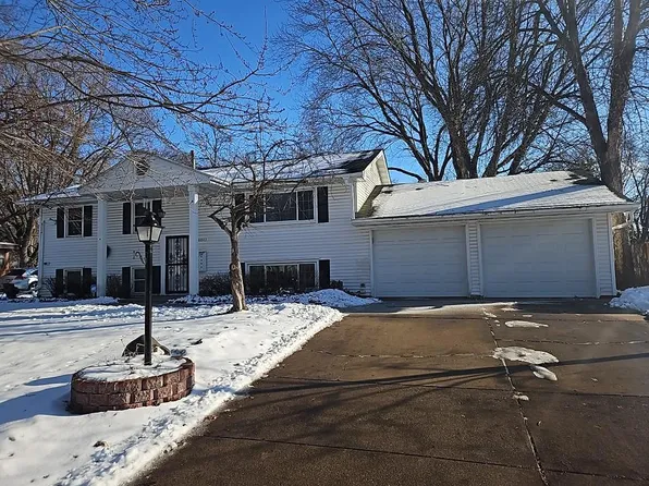 6017 Bethia Ln N, Brooklyn Park, MN 55429