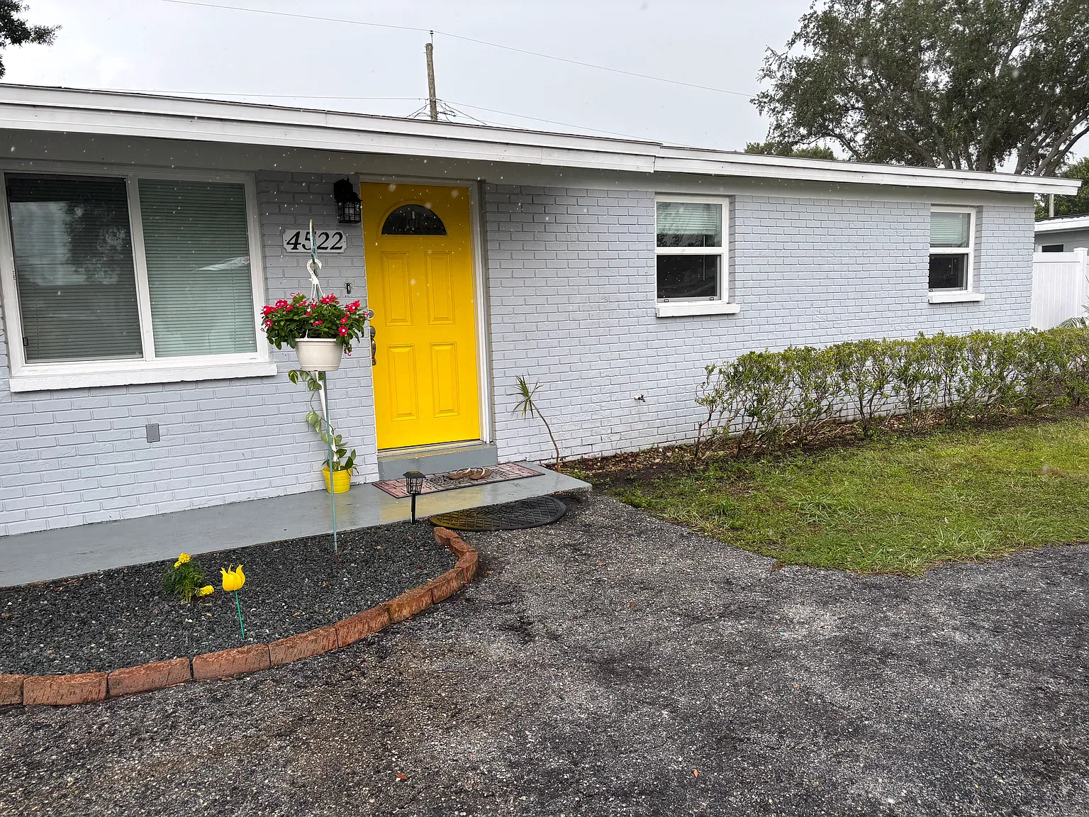 3 bed, 1.5 bath, 880 sqft, $2,350 — Photo 2