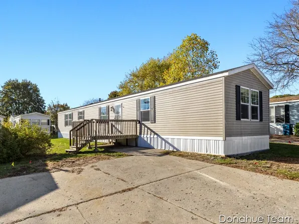 11372 Mary Jane St SE #161, Lowell, MI 49331